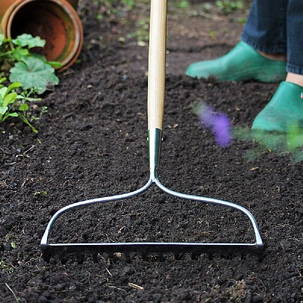 Kent & Stowe Stainless Steel Long Handled Soil Rake 5 Kent & Stowe Stainless Steel Long Handled Soil Rake - Image 3
